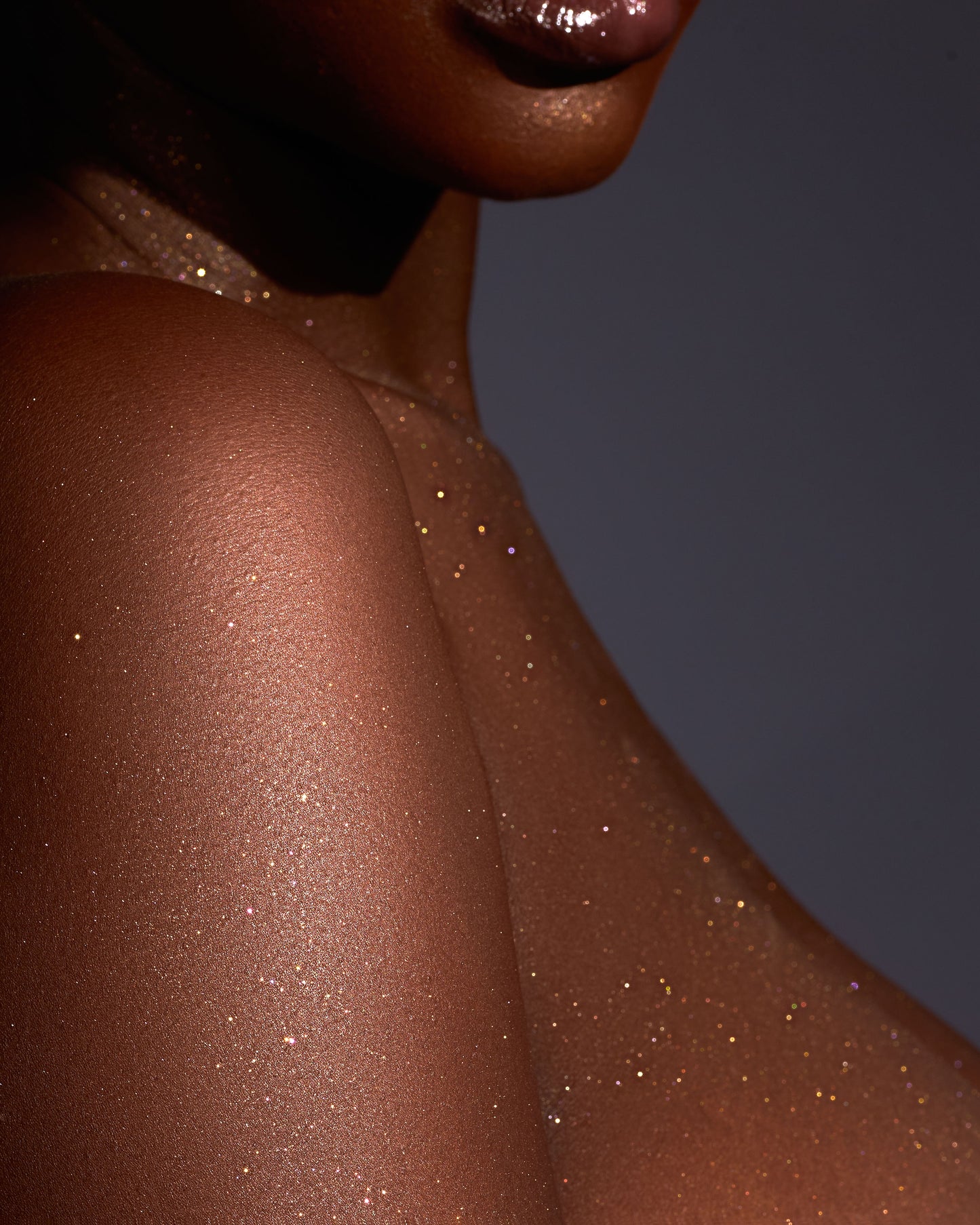 Glow O'Clock Face and Body Higlighting Dust-Beautiful Bronze