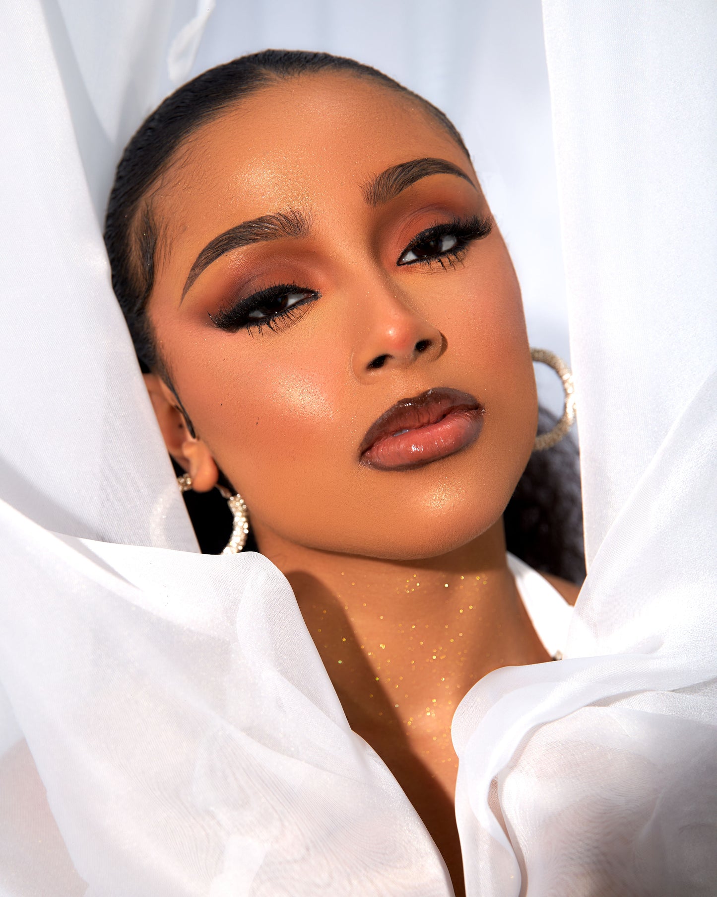 Glow O’Clock Face and Body Highlighting Dust – White Gold